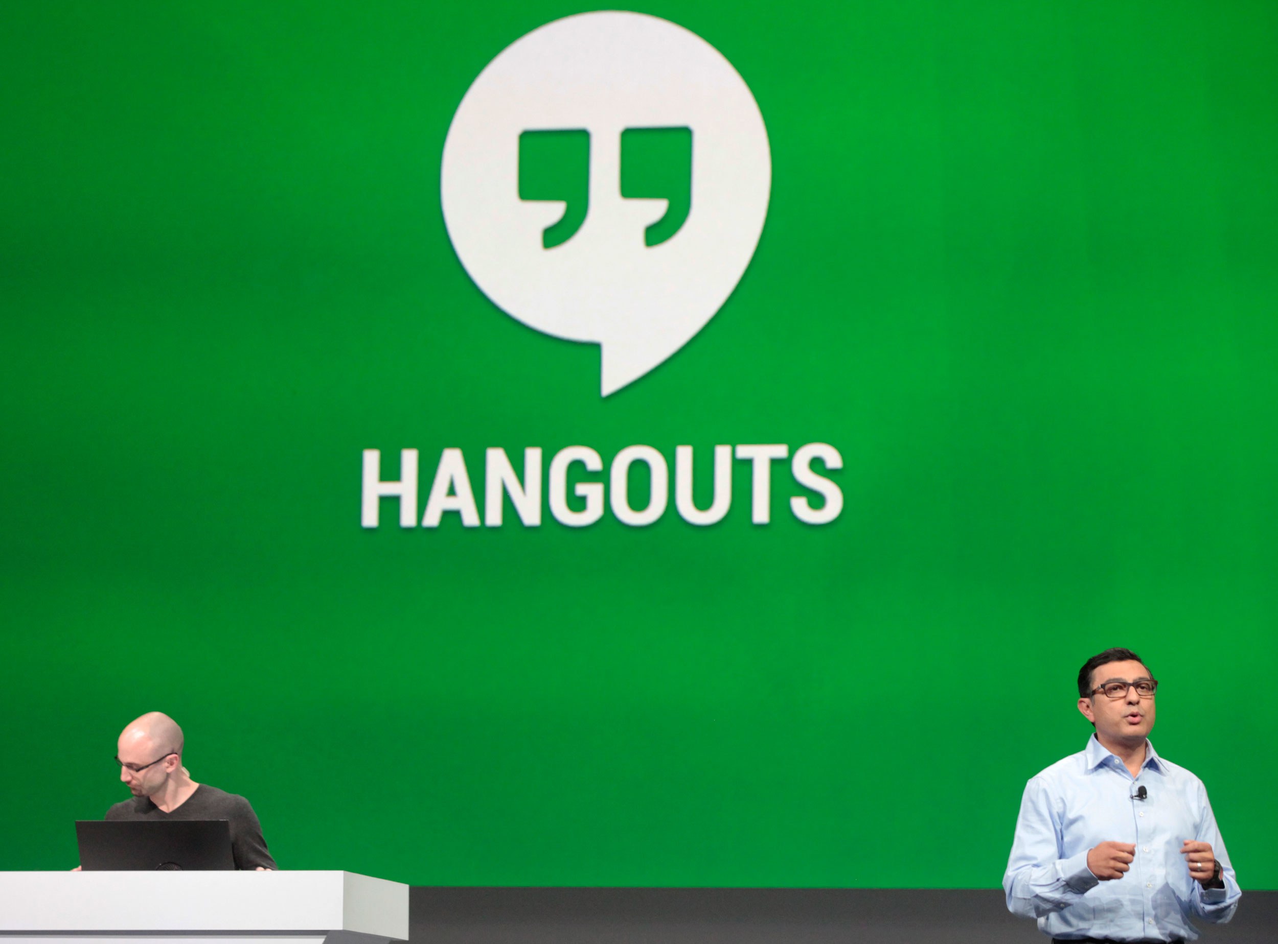 Hangouts Başkanı konuşma yaparken 