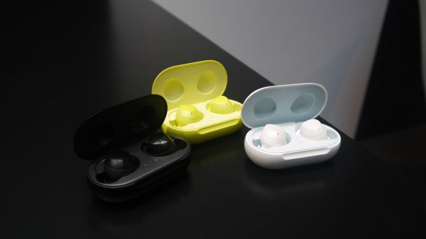 Galaxy Buds farklı renk seçenekleri ile